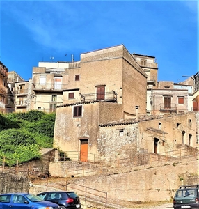 Casa singola in Via Messina 21 a Palazzo Adriano