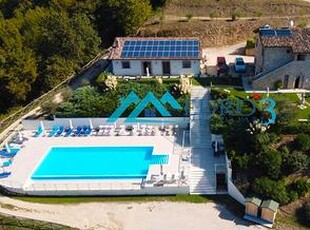 Agriturismo nuovo con piscina