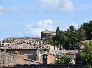 Appartamento in Vendita in a Volterra