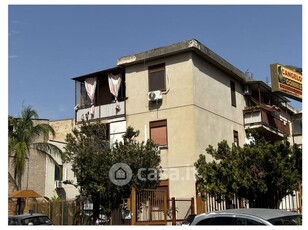 Appartamento in Vendita in Via Alfonso Amorelli a Palermo