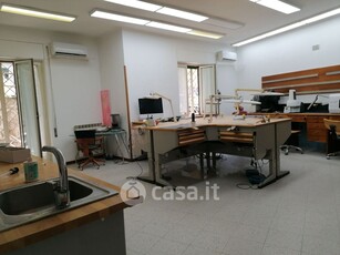 Appartamento in Vendita in Via Aniello Falcone a Napoli