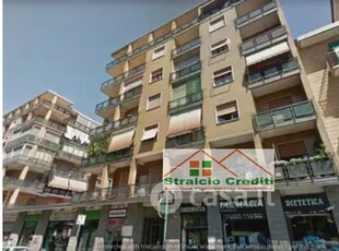 Appartamento in Vendita in Via Breglio 16 a Torino