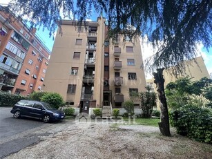 Appartamento in Vendita in Via Carlo Lorenzini a Roma