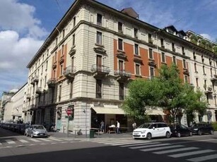 Appartamento in Vendita in Via Carlo Ravizza 19 a Milano