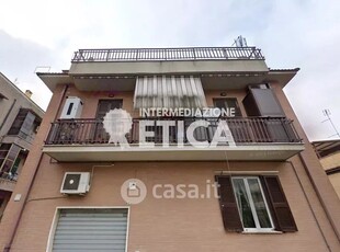 Appartamento in Vendita in Via Filiberto Petiti 15 a Roma