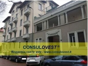 Appartamento in Vendita in Via Giovanni Pascoli 4 a Milano