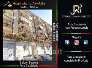 Appartamento in Vendita in Via Luca de Samuele Cagnazzi 32 a Bari