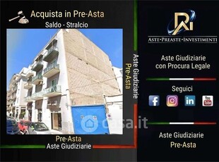 Appartamento in Vendita in Via Luca de Samuele Cagnazzi 4 a a Bari