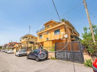 Appartamento in Vendita in Via Polverigi 38 a Roma