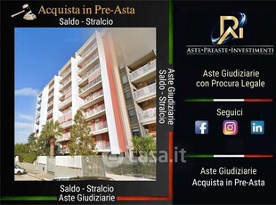 Appartamento in Vendita in Via Raffaele Perrone 8 a Bari
