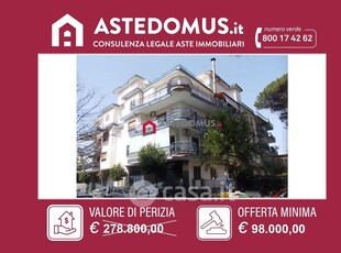 Appartamento in Vendita in Via Villa Bisignano 6 a Napoli