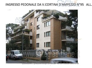 Appartamento in Vendita in Viale Cortina d'Ampezzo 95 a Roma