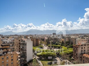 Appartamento in Vendita in Viale Croce Rossa 25 a Palermo