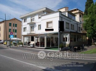 Cantina/Solaio in Vendita in Viale Ugo Foscolo 15 a Montecatini-Terme