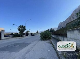 Carini-zona industriale: capannoni 4.000 mq 1.900