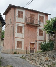 Casa Bi - Trifamiliare in Vendita a Calizzano Vetria