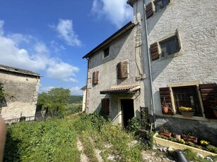 Casa Bi - Trifamiliare in Vendita a Cerro Veronese Cerro Veronese