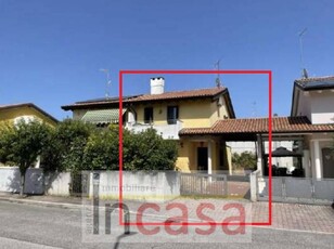 Casa Bi - Trifamiliare in Vendita a Motta di Livenza Motta di Livenza