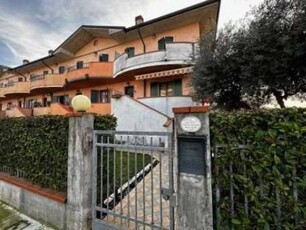 Casa Bi - Trifamiliare in Vendita a Nogarole Rocca Pradelle