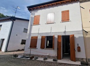 Casa Bi - Trifamiliare in Vendita a Novi di Modena Sant 'Antonio in Mercadello