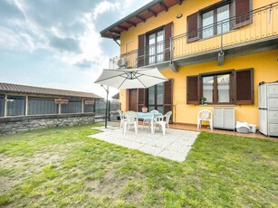 Casa Bi - Trifamiliare in Vendita a Paruzzaro Paruzzaro - Centro