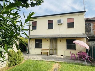 Casa Bi - Trifamiliare in Vendita a Piacenza d'Adige Piacenza d 'Adige