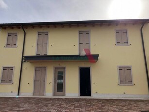 Casa Bi - Trifamiliare in Vendita a Povegliano Veronese