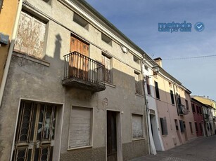 Casa Bi - Trifamiliare in Vendita a Rovigo Centro