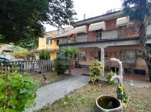 Casa Bi - Trifamiliare in Vendita a Sannazzaro de' Burgondi Sannazzaro Dè Burgondi