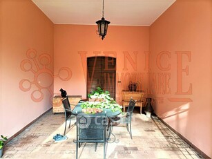 Casa Bi/Trifamiliare in Vendita in Via Castellana a Venezia