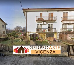 Casa Bi/Trifamiliare in Vendita in Via MONTE LOZZE 9 a Schio