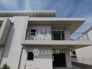 Casa Bi/Trifamiliare in Vendita in Via Pozzati a Santorso