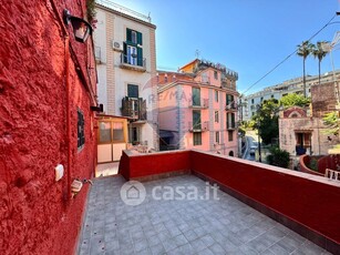 Casa Bi/Trifamiliare in Vendita in Via San Giacomo dei Capri a Napoli