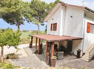 Casa indipendente con ampio scoperto privato