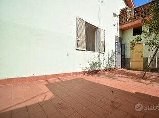 Casa indipendente con cortile