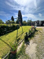 Casa indipendente con giardino a Campiglia Marittima