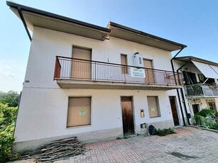 Casa indipendente di 270 mq con piccola corte