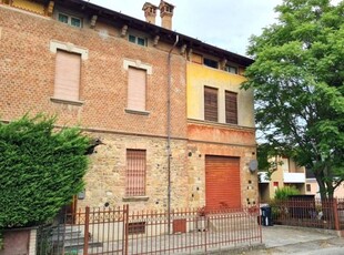 Casa indipendente in Vendita a Castell'Arquato Castell 'Arquato - Centro