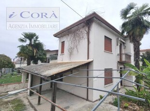 Casa indipendente in Vendita a Due Carrare Terradura