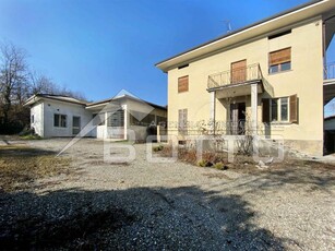 Casa indipendente in Vendita a Gozzano Gozzano