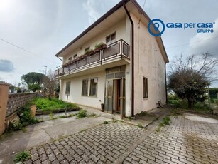 Casa indipendente in Vendita a Papozze Papozze - Centro