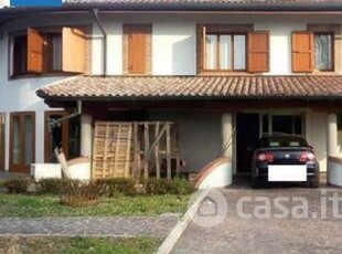 Casa indipendente in Vendita in Via Apicilia a San Michele al Tagliamento