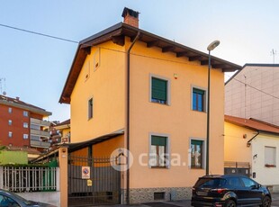 Casa indipendente in Vendita in Via Castelgomberto 144 a Torino