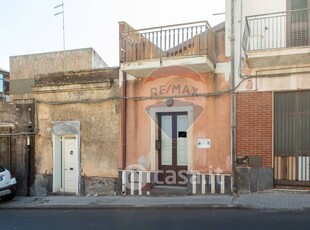 Casa indipendente in Vendita in Via I Retta di Levante 211 a Belpasso