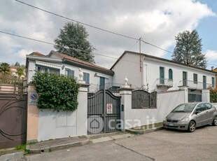 Casa indipendente in Vendita in Viale XXV Aprile 11 a Torino