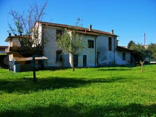 Casa singola da ristrutturare in vendita a Massa