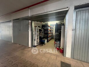 Garage/Posto auto in Vendita in Via Anagnina 317 a Roma