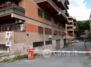 Garage/Posto auto in Vendita in Via della Magliana 262 a Roma