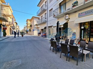 Locale commerciale ristrutturata a Viareggio