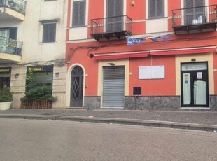 Negozio in affitto a Pomigliano D'Arco